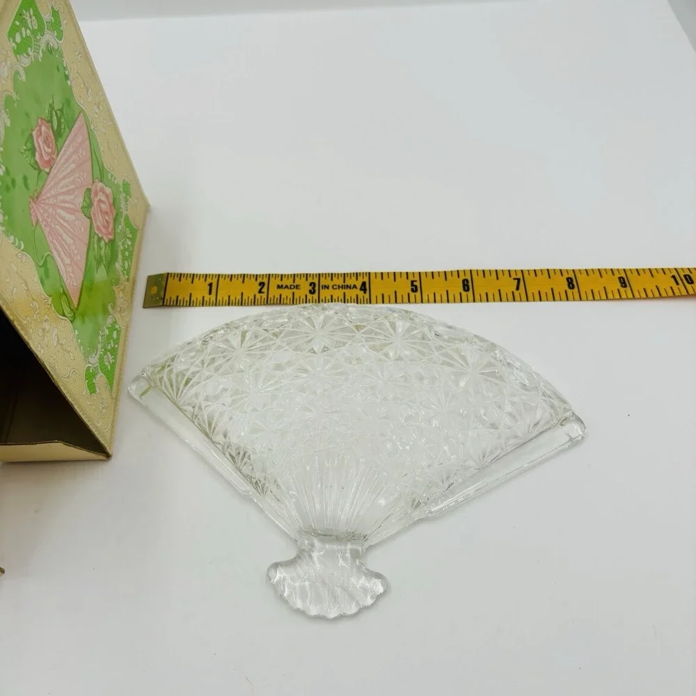 1970's Avon Hostess Fancy Soap Set NIB Fan-Shaped Glass Dish 5 Pink Soaps Retro